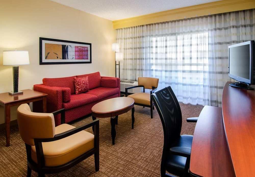 Courtyard Greenville Haywood Mall Экстерьер фото